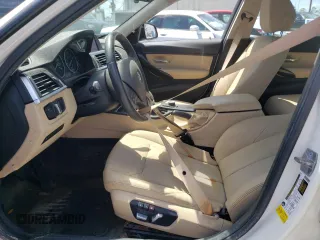 2018 BMW 3 Series 320i z VIN WBA8E1G55JNU88942, wystawiony jako Copart lot #51738745 z przebiegiem Nie podano mil oraz Szkody całkowita. Historia ofert i sprzedaży dostępna na DreamBid. Obrazek 7.