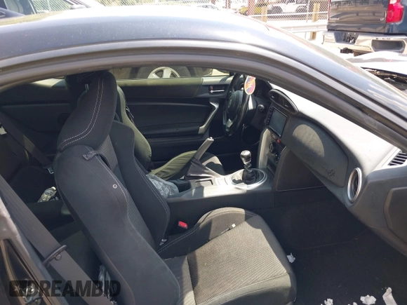 2017 Toyota 86 z VIN JF1ZNAA18H9701713, wystawiony jako IAAI lot #42285272 z przebiegiem 34 829 mil mil oraz . Historia ofert i sprzedaży dostępna na DreamBid. Obrazek 5.