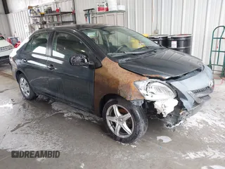 2008 Toyota Yaris z VIN JTDBT923981237331, wystawiony jako IAAI lot #42278508 z przebiegiem 221 691 mil mil oraz . Historia ofert i sprzedaży dostępna na DreamBid. Obrazek 1.