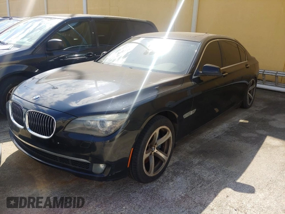 2012 BMW 7 Series 750Li xDrive z VIN WBAKC8C58CC435970, wystawiony jako Copart lot #53962815 z przebiegiem 129 273 mil mil oraz Czysty tytuł • Clean title. Historia ofert i sprzedaży dostępna na DreamBid. Obrazek 2.
