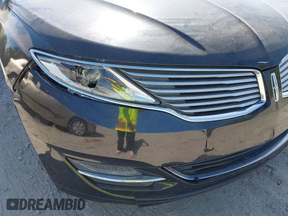 2013 Lincoln MKZ Hybrid z VIN 3LN6L2LU8DR821781, wystawiony jako IAAI lot #41892507 z przebiegiem 95 600 mil mil oraz . Historia ofert i sprzedaży dostępna na DreamBid. Obrazek 6.
