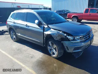 2021 Volkswagen Tiguan SE with VIN 3VV2B7AX2MM001713, listed as a IAAI auction lot 41357396 with 81,872 mi miles. Bid and sale history available at carsss.com. Image 1.