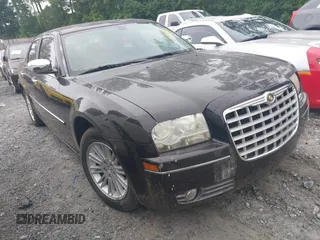 2010 Chrysler 300 Touring z VIN 2C3CA4CD9AH173761, wystawiony jako IAAI lot #42306086 z przebiegiem 106 799 mil mil oraz . Historia ofert i sprzedaży dostępna na DreamBid. Obrazek 1.