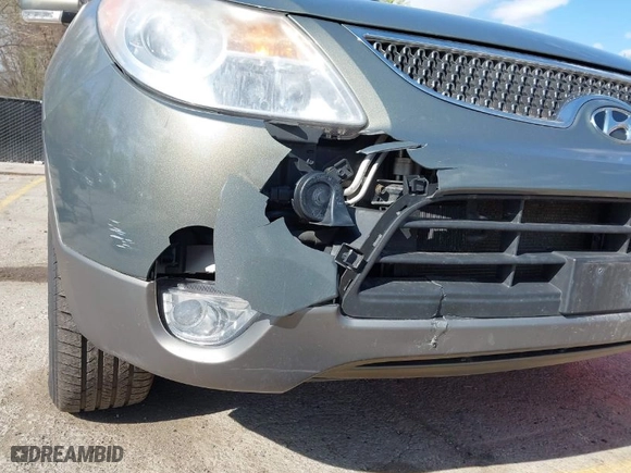 2008 Hyundai Veracruz GLS with VIN KM8NU13C68U038774, listed as a IAAI auction lot 41932843 with 204,446 mi miles. Bid and sale history available at carsss.com. Image 6.