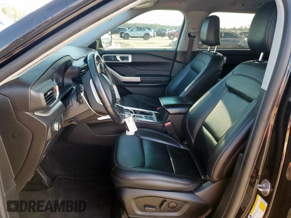 2022 Ford Explorer XLT with VIN 1FMSK7DH1NGA35734, listed as a Copart auction lot 58496155 with 60,526 mi miles and Salvage title. Bid and sale history available at DreamBid. Image 7.