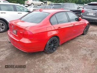 2011 BMW 3 Series 328i z VIN WBAPH7C5XBE683545, wystawiony jako IAAI lot #42389177 z przebiegiem 164 429 mil mil oraz . Historia ofert i sprzedaży dostępna na DreamBid. Obrazek 4.