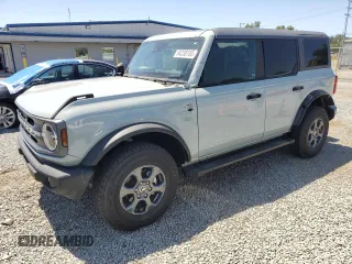 2022 Ford Bronco z VIN 1FMDE5BH8NLA75341, wystawiony jako Copart lot #64238155 z przebiegiem 16 975 mil mil oraz Szkoda całkowita • Salvage title. Historia ofert i sprzedaży dostępna na DreamBid. Obrazek 1.