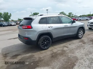 2017 Jeep Cherokee Latitude z VIN 1C4PJMCB0HW632246, wystawiony jako IAAI lot #42529014 z przebiegiem 267 091 mil mil oraz . Historia ofert i sprzedaży dostępna na DreamBid. Obrazek 4.