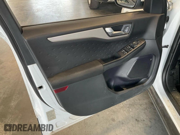 2020 Ford Escape SE z VIN 1FMCU0G62LUB45075, wystawiony jako IAAI lot #42743374 z przebiegiem 84 675 mil mil oraz . Historia ofert i sprzedaży dostępna na DreamBid. Obrazek 11.