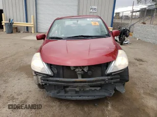 2011 Nissan Versa S z VIN 3N1BC1AP7BL463683, wystawiony jako Copart lot #57784065 z przebiegiem 110 937 mil mil oraz Szkoda całkowita • Salvage title. Historia ofert i sprzedaży dostępna na DreamBid. Obrazek 5.