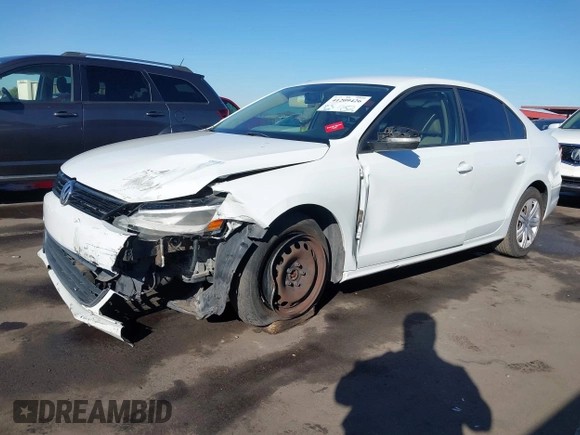 2014 Volkswagen Jetta Sedan SE w/Connectivity with VIN 3VWD07AJ3EM403876, listed as a IAAI auction lot 41209426 with 155,336 mi miles. Bid and sale history available at carsss.com. Image 2.