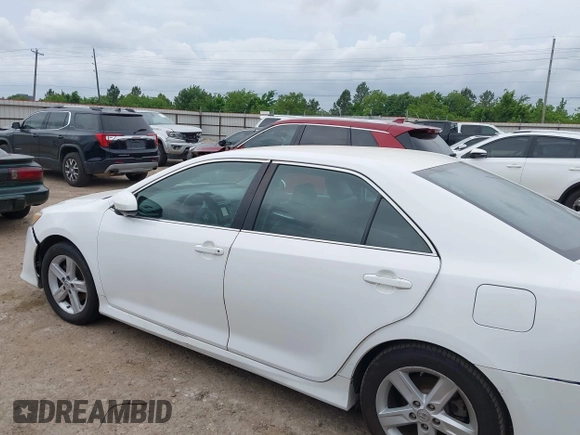 2014 Toyota Camry L with VIN 4T1BF1FK1EU426216, listed as a IAAI auction lot 42152479 with 210,388 mi miles. Bid and sale history available at carsss.com. Image 15.