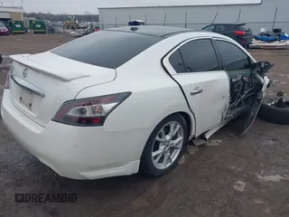 2014 Nissan Maxima SV z VIN 1N4AA5AP3EC483277, wystawiony jako IAAI lot #41497452 z przebiegiem 162 696 mil mil oraz . Historia ofert i sprzedaży dostępna na DreamBid. Obrazek 4.