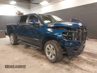2022 Ram 1500 Big Horn z VIN 1C6SRFFT7NN406197, wystawiony jako IAAI lot #41435955 z przebiegiem 47 046 mil mil oraz . Historia ofert i sprzedaży dostępna na DreamBid. Obrazek 1.