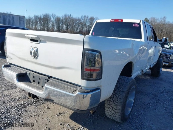 2018 Ram 2500 Tradesman with VIN 3C6UR5HJ0JG216906, listed as a IAAI auction lot 41409441 with 122,401 mi miles. Bid and sale history available at carsss.com. Image 4.