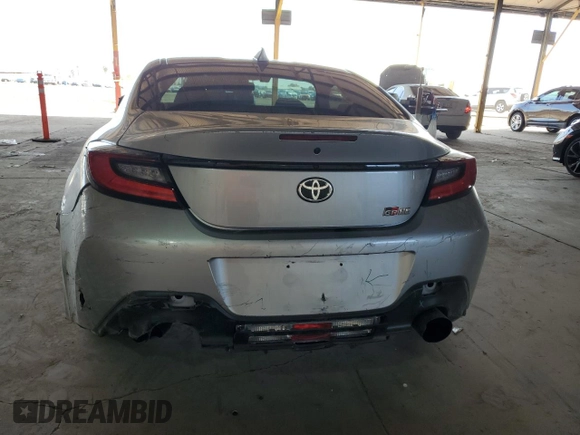 2024 Toyota 86 z VIN JF1ZNBB17R9755378, wystawiony jako Copart lot #47601375 z przebiegiem 6 697 mil mil oraz Szkoda całkowita • Salvage title. Historia ofert i sprzedaży dostępna na DreamBid. Obrazek 6.