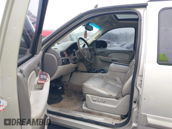 2008 GMC Yukon SLT w/4SB with VIN 1GKFC13J38R163765, listed as a IAAI auction lot 41568670 with 238,341 mi miles. Bid and sale history available at carsss.com. Image 5.
