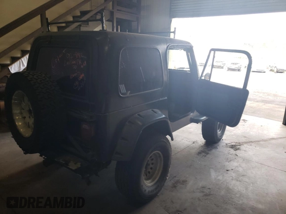 2004 Jeep Wrangler Sport z VIN 1J4FA49S44P746039, wystawiony jako Copart lot #51982795 z przebiegiem Nie podano mil oraz Czysty tytuł • Clean title. Historia ofert i sprzedaży dostępna na DreamBid. Obrazek 3.