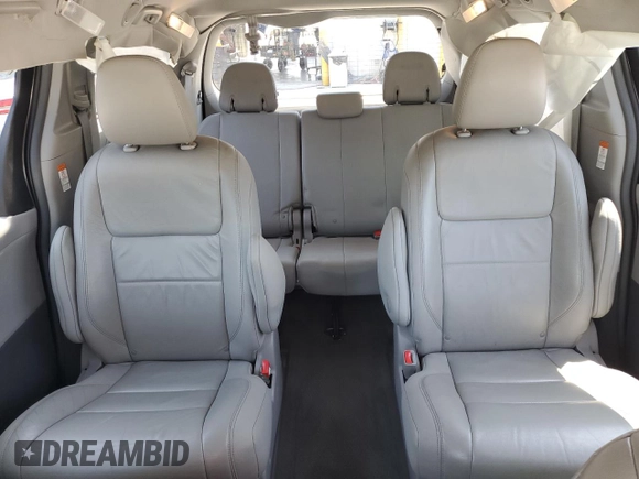 2017 Toyota Sienna XLE z VIN 5TDDZ3DC0HS188413, wystawiony jako Copart lot #53560135 z przebiegiem 187 950 mil mil oraz Szkoda całkowita • Salvage title. Historia ofert i sprzedaży dostępna na DreamBid. Obrazek 10.