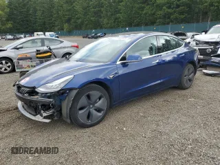 2020 Tesla Model 3 Long Range z VIN 5YJ3E1EBXLF617698, wystawiony jako Copart lot #60532125 z przebiegiem 28 841 mil mil oraz Szkoda całkowita • Salvage title. Historia ofert i sprzedaży dostępna na DreamBid. Obrazek 1.