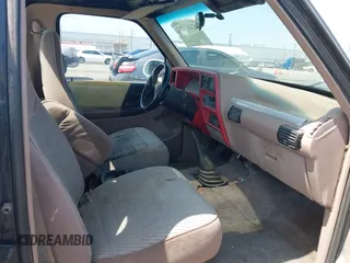1994 Ford Ranger XLT z VIN 1FTCR10X2RPC62161, wystawiony jako IAAI lot #42436822 z przebiegiem 234 051 mil mil oraz . Historia ofert i sprzedaży dostępna na DreamBid. Obrazek 5.