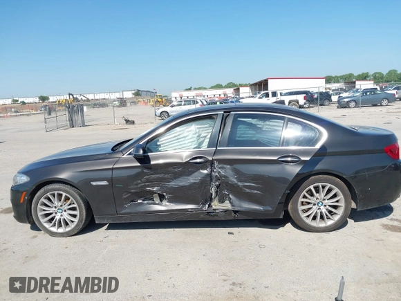 2016 BMW 5 Series 528i z VIN WBA5A5C58GG350885, wystawiony jako IAAI lot #42087884 z przebiegiem 103 680 mil mil oraz . Historia ofert i sprzedaży dostępna na DreamBid. Obrazek 14.