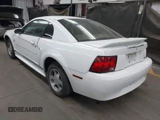 2000 Ford Mustang z VIN 1FAFP4043YF159108, wystawiony jako IAAI lot #41885338 z przebiegiem 286 158 mil mil oraz . Historia ofert i sprzedaży dostępna na DreamBid. Obrazek 3.