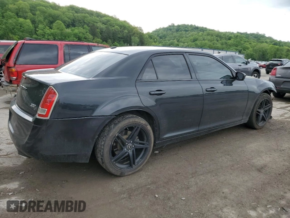 2014 Chrysler 300 S z VIN 2C3CCAGG1EH297607, wystawiony jako Copart lot #56889285 z przebiegiem 136 485 mil mil oraz Szkoda całkowita • Salvage title. Historia ofert i sprzedaży dostępna na DreamBid. Obrazek 3.