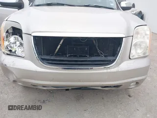 2008 GMC Yukon SLT w/4SB with VIN 1GKFC13J18R174960, listed as a IAAI auction lot 41382763 with 184,456 mi miles. Bid and sale history available at carsss.com. Image 6.