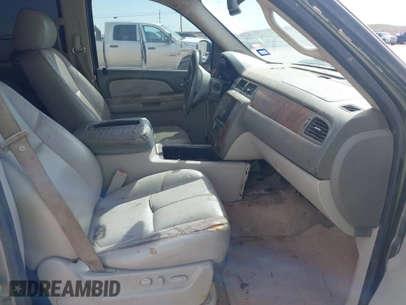 2009 Chevrolet Tahoe 2LT z VIN 1GNEC23369R181474, wystawiony jako IAAI lot #42222270 z przebiegiem 259 621 mil mil oraz . Historia ofert i sprzedaży dostępna na DreamBid. Obrazek 5.