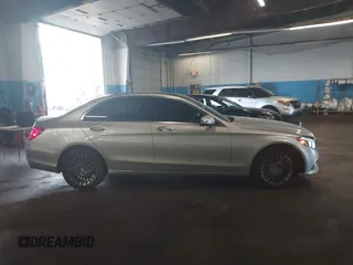 2015 Mercedes-Benz C 300 Luxury with VIN 55SWF4KB1FU087558, listed as a IAAI auction lot 41904253 with 82,901 mi miles and . Bid and sale history available at carsss.com. Image 13.