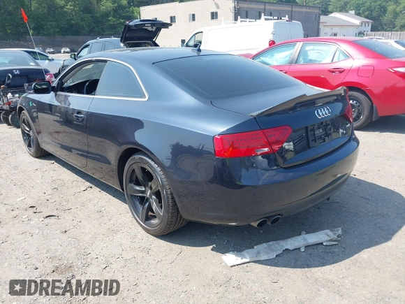 2013 Audi A5 Premium Plus z VIN WAULFAFR2DA035563, wystawiony jako IAAI lot #42385141 z przebiegiem 133 795 mil mil oraz . Historia ofert i sprzedaży dostępna na DreamBid. Obrazek 3.