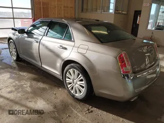 2014 Chrysler 300 C z VIN 2C3CCAKG6EH273214, wystawiony jako IAAI lot #41656641 z przebiegiem 211 121 mil mil oraz . Historia ofert i sprzedaży dostępna na DreamBid. Obrazek 3.