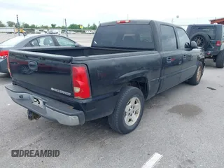 2006 Chevrolet Silverado 1500 LT1 with VIN 2GCEC13T461191279, listed as a IAAI auction lot 40285286 with 134,942 mi miles. Bid and sale history available at carsss.com. Image 4.
