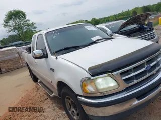 1997 Ford F-150 XL z VIN 1FTEX17L4VNC88929, wystawiony jako IAAI lot #41982577 z przebiegiem 296 859 mil mil oraz . Historia ofert i sprzedaży dostępna na DreamBid. Obrazek 1.