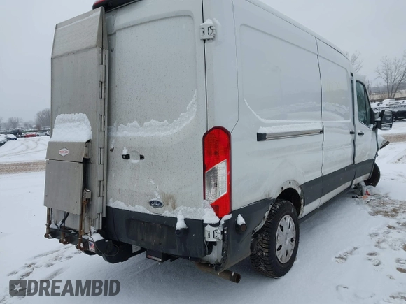2021 Ford Transit Cargo with VIN 1FTBR1C87MKA51317, listed as a IAAI auction lot 41257947 with 62,000 mi miles and . Bid and sale history available at DreamBid. Image 4.