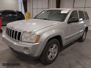 2007 Jeep Grand Cherokee Laredo with VIN 1J8GR48K57C687365, listed as a IAAI auction lot 42038456 with 162,343 mi miles. Bid and sale history available at carsss.com. Image 2.