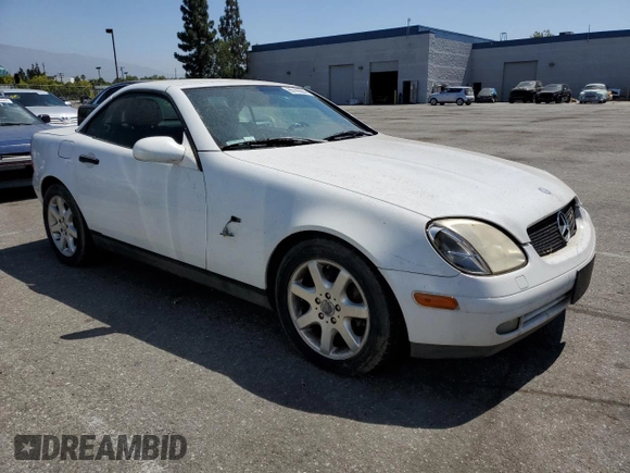 2000 Mercedes-Benz SLK-Class Kompressor with VIN WDBKK47F3YF152074, listed as a Copart auction lot 60143604 with 155,610 mi miles and Clean Title. Bid and sale history available at carsss.com. Image 4.