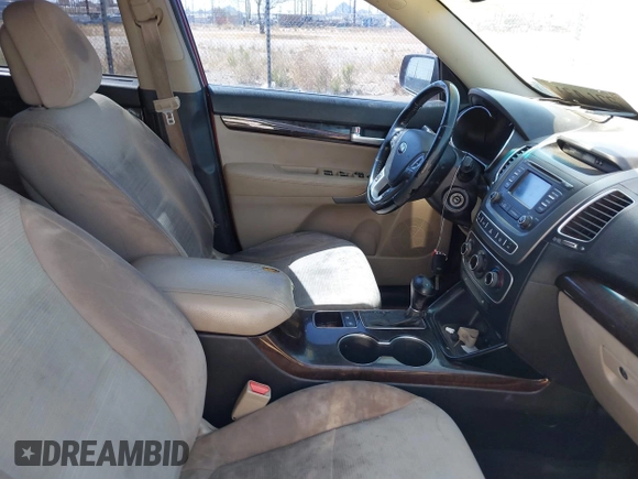 2014 Kia Sorento LX with VIN 5XYKT4A6XEG483251, listed as a IAAI auction lot 41987309 with 237,559 mi miles. Bid and sale history available at carsss.com. Image 5.