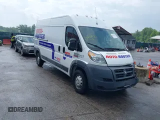2018 Ram ProMaster Cargo z VIN 3C6TRVDG0JE144400, wystawiony jako IAAI lot #42287423 z przebiegiem 124 891 mil mil oraz . Historia ofert i sprzedaży dostępna na DreamBid. Obrazek 1.
