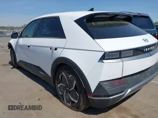2024 Hyundai Ioniq 5 SE z VIN KM8KM4DE8RU300381, wystawiony jako IAAI lot #41907767 z przebiegiem 17 452 mil mil oraz . Historia ofert i sprzedaży dostępna na DreamBid. Obrazek 3.