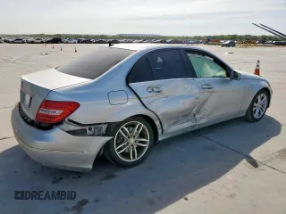 2014 Mercedes-Benz C 300 Sport z VIN WDDGF8AB3EA909949, wystawiony jako Copart lot #50618795 z przebiegiem 152 538 mil mil oraz Szkoda całkowita • Salvage title. Historia ofert i sprzedaży dostępna na DreamBid. Obrazek 3.
