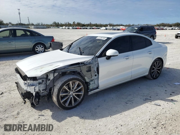 2020 Volvo S60 Momentum with VIN 7JRA22TK7LG041911, listed as a Copart auction lot 41256154 with 82,597 mi miles. Bid and sale history available at carsss.com. Image 1.