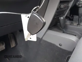 2008 Jeep Wrangler Unlimited Sahara с VIN 1J4GA59188L624010, выставлен на аукционе IAAI как лот 42115574 с пробегом 105 800 миль миль и . История ставок и продаж доступна на DreamBid. Изображение 11.