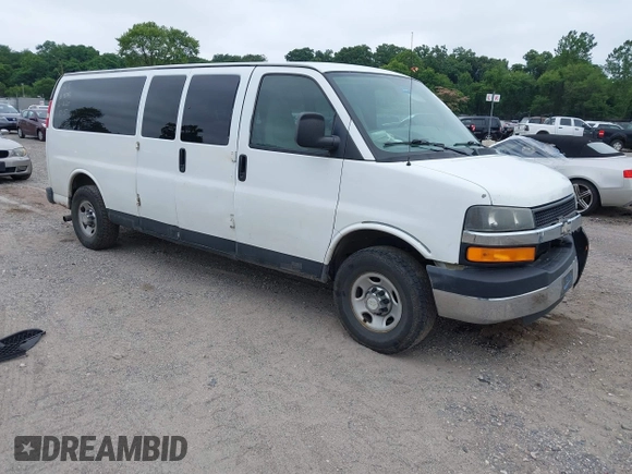 2008 Chevrolet Express Passenger z VIN 1GAHG39K581171068, wystawiony jako IAAI lot #42530215 z przebiegiem 251 871 mil mil oraz . Historia ofert i sprzedaży dostępna na DreamBid. Obrazek 1.
