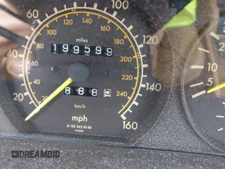1989 Mercedes-Benz 420 Series 420SEL with VIN WDBCA35E4KA456613, listed as a IAAI auction lot 41145650 with 199,599 mi miles. Bid and sale history available at carsss.com. Image 15.
