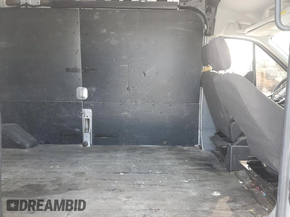 2015 Ford Transit Cargo z VIN 1FTNR2CM3FKA01839, wystawiony jako Copart lot #41739665 z przebiegiem Nie podano mil oraz Szkoda całkowita • Salvage title. Historia ofert i sprzedaży dostępna na DreamBid. Obrazek 11.