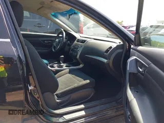 2015 Nissan Altima S z VIN 1N4AL3AP3FC445273, wystawiony jako IAAI lot #42460722 z przebiegiem 174 762 mil mil oraz . Historia ofert i sprzedaży dostępna na DreamBid. Obrazek 5.