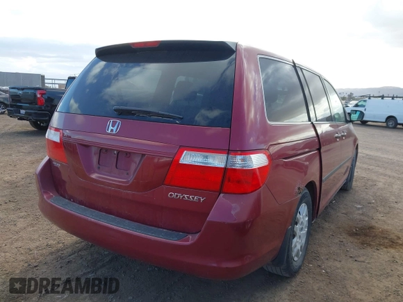 2005 Honda Odyssey LX with VIN 5FNRL38235B121653, listed as a IAAI auction lot 41704670 with 263,160 mi miles. Bid and sale history available at carsss.com. Image 4.