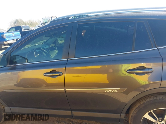 2018 Toyota RAV4 XLE with VIN JTMWFREV9JJ200629, listed as a IAAI auction lot 41821491 with 184,706 mi miles. Bid and sale history available at carsss.com. Image 14.
